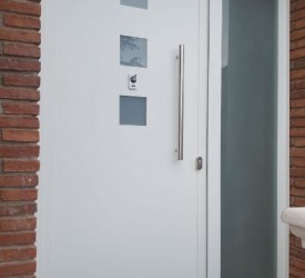 puerta aluminio casa3