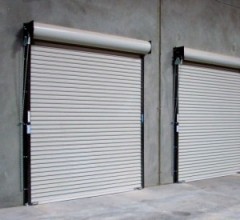 Fabricación la instalación de puertas enrollables en hierro aluminio