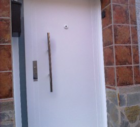 Puerta de entrada de hierr