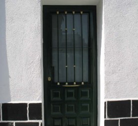 Puerta de entrada de hierro