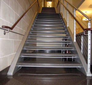 Escaleras metálicas en acero galvanizado, aluminio, acero inoxidable